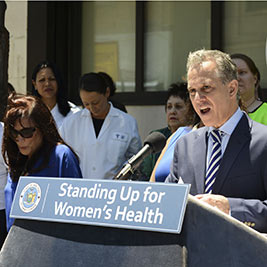 State Attorney General Eric Schneiderman in Jamaica on Tuesday, pointing to a still photo from a video purporting to show physical confrontations between protesters and people attempting to enter the Choices Women’s Medical Center.